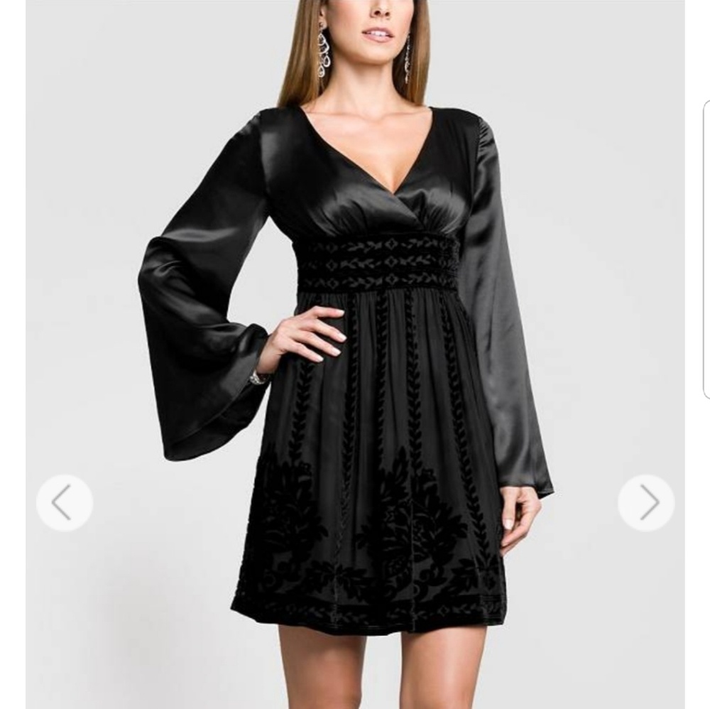 🌟 GUESS KIMONO EMBELLISHED DRESS.